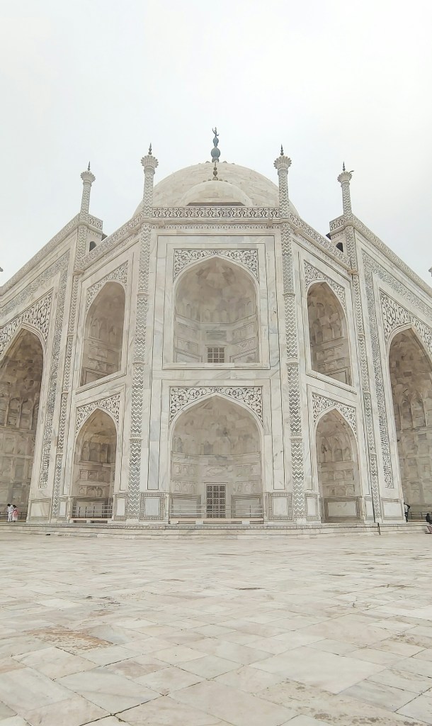 Detalles del Taj Mahal y su mármol blanco que alucina a quien lo visita